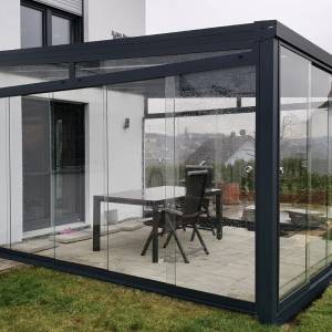 Schrägdach mit Glas- oder Polycarbonatplatten