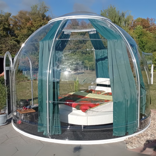Runde Glaskuppeln aus Polycarbonat